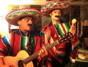 Faux musiciens mexicains © Les Décalés